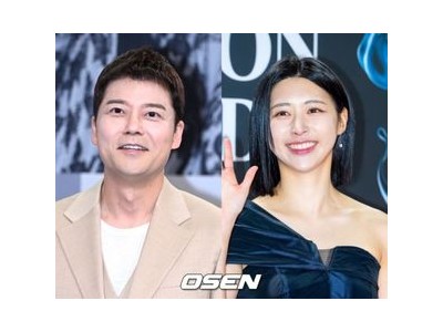 엄지인 보스가 홍주연 아나운서에게 크리스마스 케이크 전달