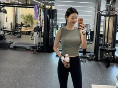 한지혜 SNS에 올린 운동 후 몸매 사진 화제