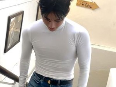뷔 파리에서 화려한 비주얼 뽐내며 팬들 홀리다