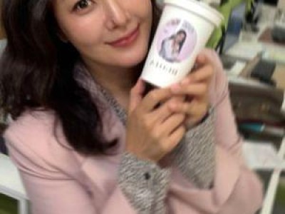 김희선 흔들린 사진도 완벽 미모 뽐내는 듯