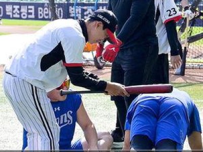 정수성 코치와 강민호 경기 전 만남으로 논란 털어내는 모습