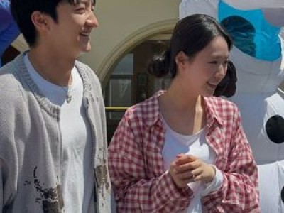 지예은 바타 열애 투샷 공개되자마자 화제 되는 듯
